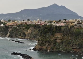 Procida e Ischia sullo sfondo