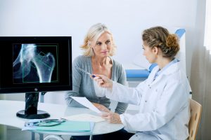 Moc o densitometria ossea: che cos’è, che esame è, tipi, perché farlo e come si esegue, come leggere i valori, limiti