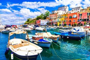 Alla scoperta di Procida: tra Elsa Morante e Massimo Troisi