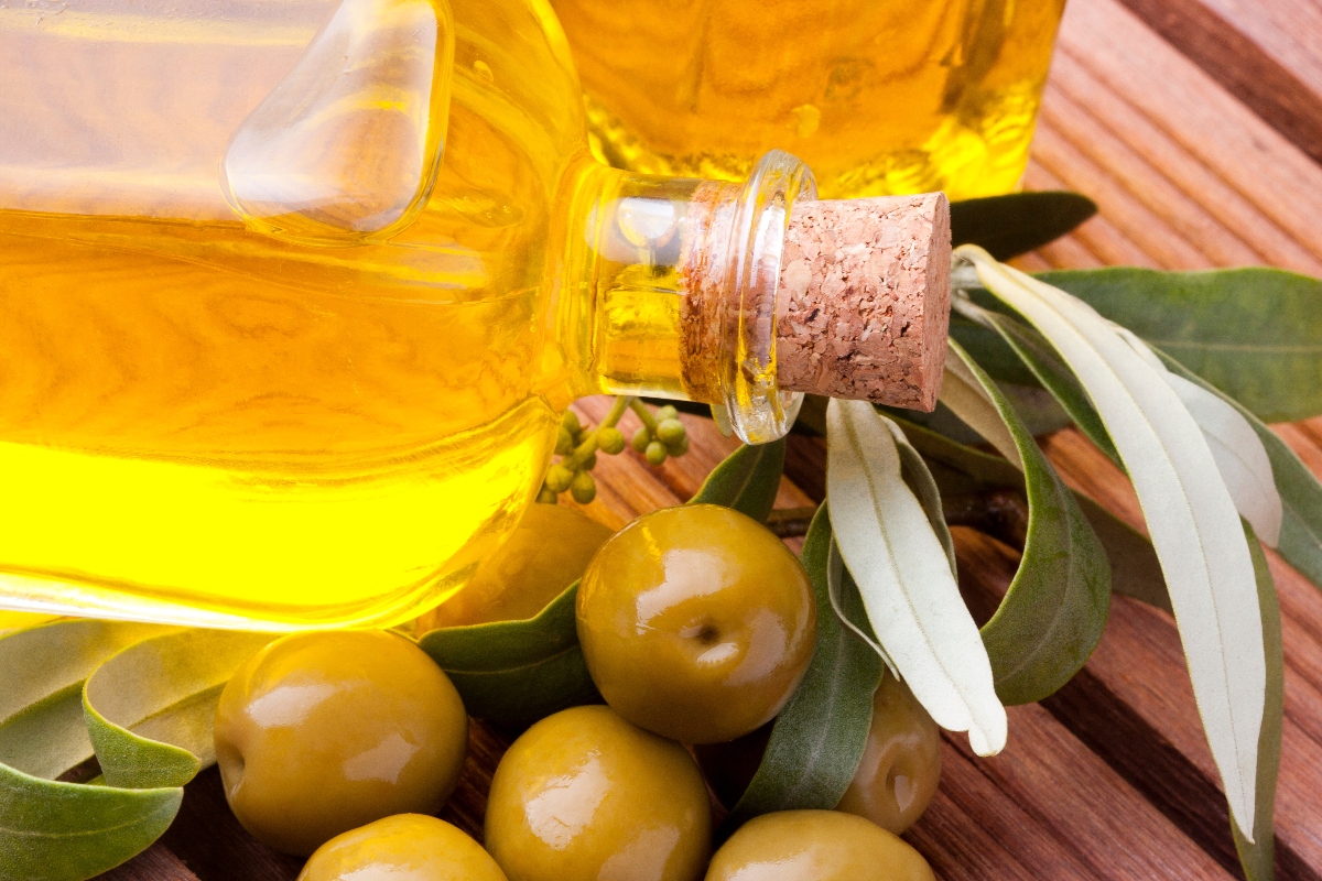 Olio extra vergine d'oliva e olio di colza: qual'è la migliore