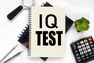 Quoziente intellettivo: che cos’è, a cosa serve, valori e risultati, come si misura il QI, interpretazione