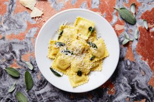 Ravioli burro e salvia, un classico dei giorni di festa
