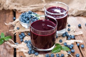 Succo di mirtillo: a cosa fa bene e la ricetta per farlo in casa