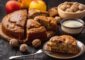 Torta di mele e cioccolato il dolce perfetto per la prima colazione