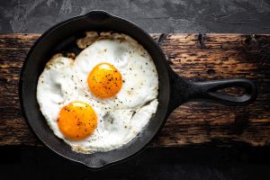 Uova al tegamino, il salva cena per eccellenza, buono e velocissimo