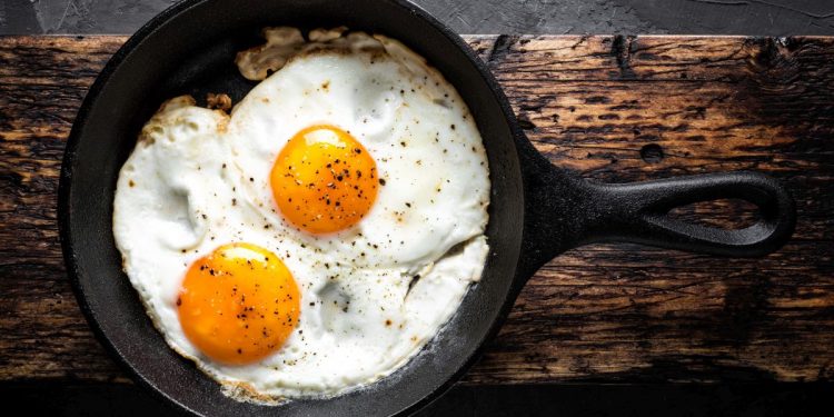 Uova al tegamino, la ricetta facile e veloce