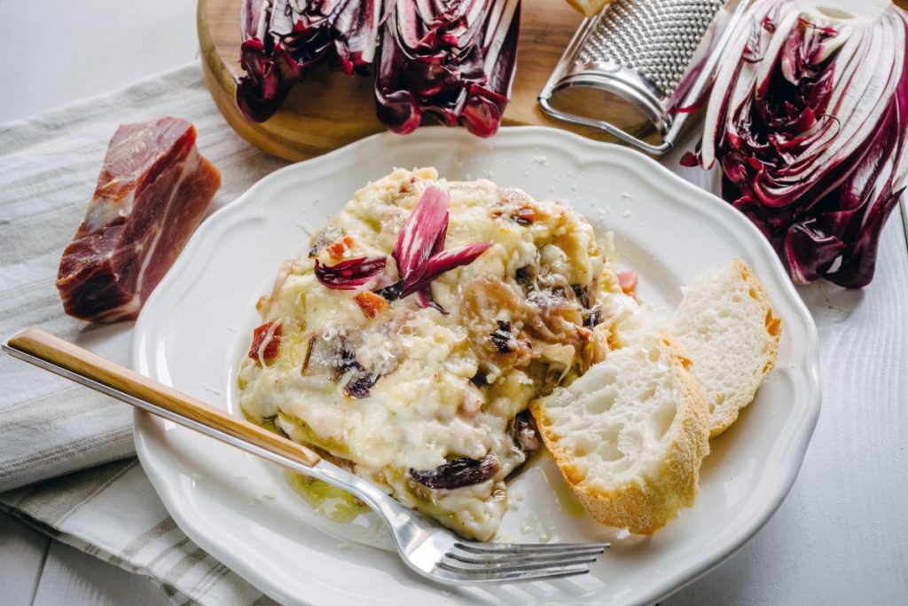 Lasagne al radicchio, un primo della tradizione dal gusto insolito 1 Lasagne al radicchio un primo completo e appetitoso