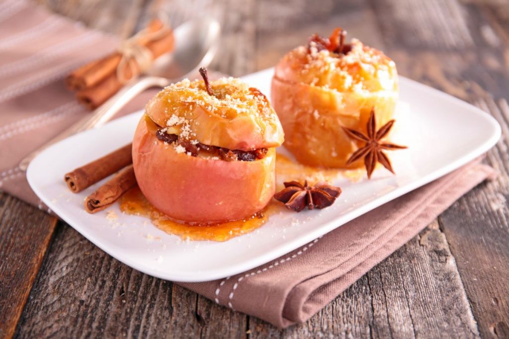 Mele al forno, uno spuntino leggero e sano 3 Mele al forno un dessert veloce e leggero