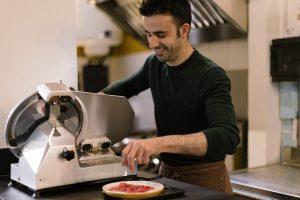 Affettatrice: cos’è, come funziona e la classifica dei migliori prodotti