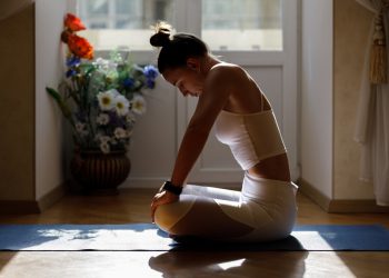 Hatha yoga: che cos'è, come funziona la lezione, costi, benefici e controindicazioni