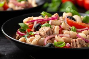Insalata di tonno e fagioli: fresca, leggera e pronta in 10 minuti