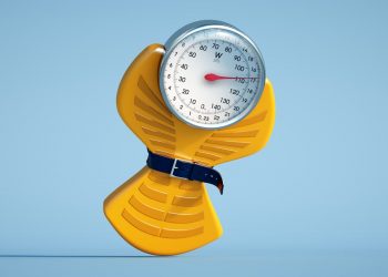 Immagine di bilancia pesapersone con la bilancia che ha una cintura stretta per indicare dimagrimento