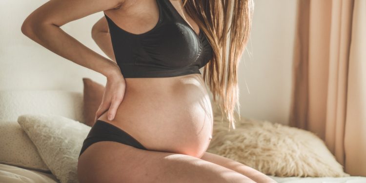 mal di schiena in gravidanza: che cos'è, cause, esercizi per rilassare la schiena