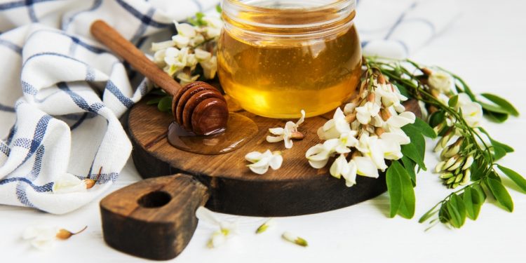 miele d'acacia: che cos'è, proprietà, benefici , calori usi in cucina e usi terapeutici