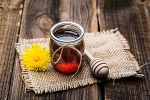 Miele di melata: che cos’è, proprietà e valori nutrizionali, benefici e produzione