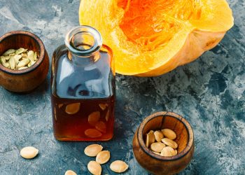 olio di semi di zucca: che cos'è, valori nutrizionali, benefici, usi, ricette