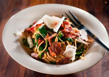 Spaghetti con salame facili e veloci