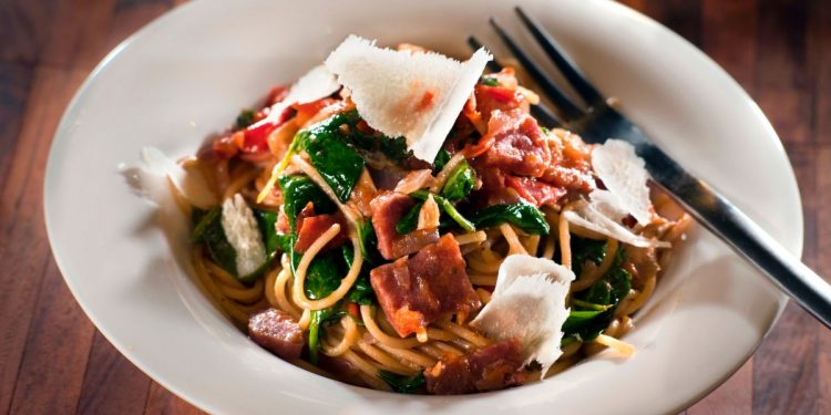 Spaghetti con salame facili e veloci