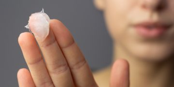 Vaselina: che cos'è, usi e benefici, proprietà e controindicazioni