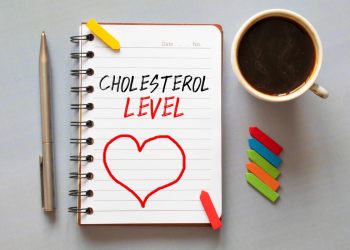 come abbassare il colesterolo: dieta, cosa mangiare e cosa evitare, rimedi naturali e quando usare i farmaci