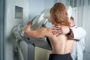 Mammografia: cos’è, come si esegue, quando farla, a cosa serve, differenze con l’ecografia mammaria
