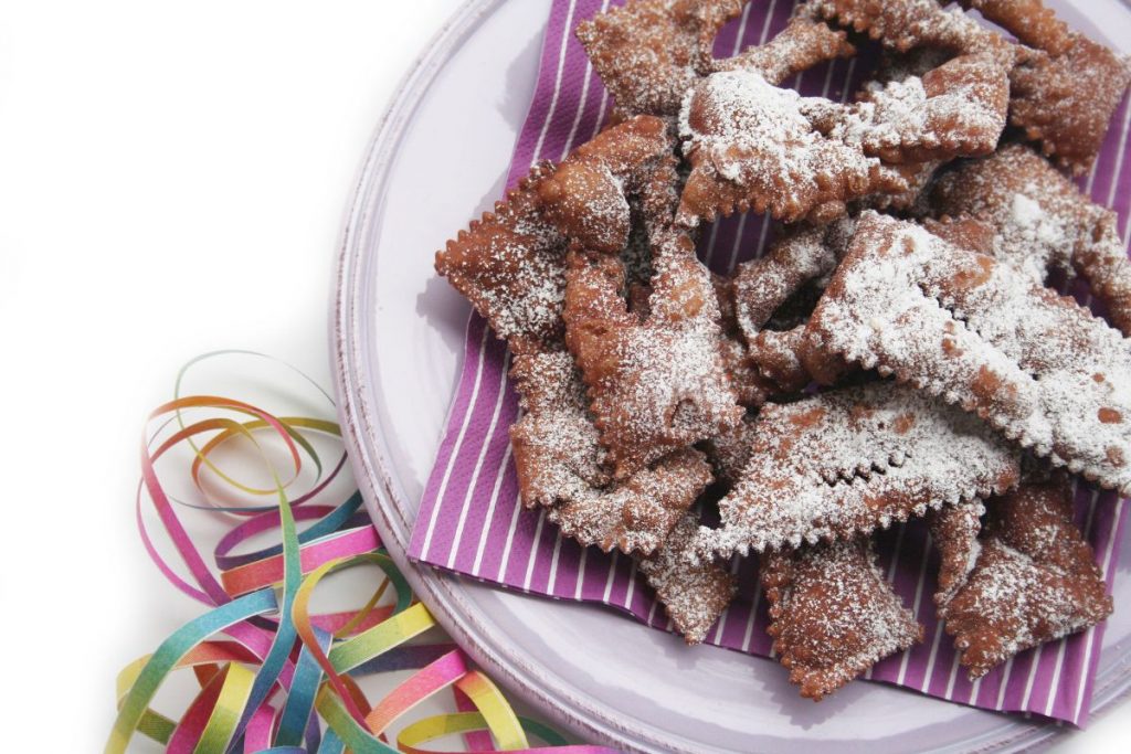 Chiacchiere al cioccolato: la ricetta di Carnevale a prova di dieta 3 chiacchiere al cioccolato