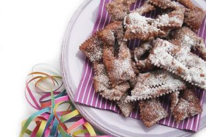 Chiacchiere al cioccolato: la ricetta di Carnevale a prova di dieta