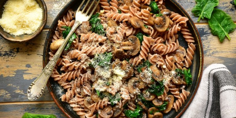 pasta integrale: che cos'è, differenze con la pasta classica, benefici, valori nutrizionali, ricette e controindicazioni