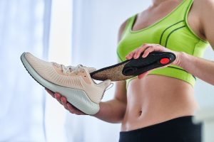 Piede piatto: che cos’è, sintomi, cause, che esami fare, cure e prevenzione