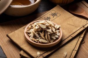 Astragalo: che cos’è, proprietà, benefici, usi, controindicazioni