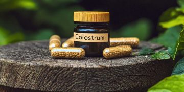 una boccetta di colostro sotto forma di integratore