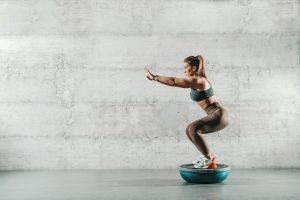 Squat: che cos’è, muscoli coinvolti e come eseguirlo correttamente