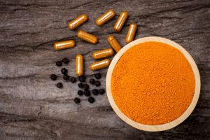 Curcuma e piperina: cosa sono, a cosa servono, benefici ed effetti per l’organismo