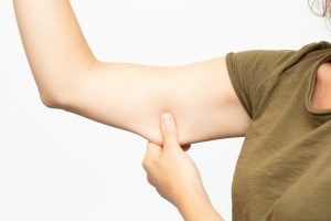 Plicometria: che cos’è, a cosa serve, come si usa il plicometro, calcolo e tabelle di riferimento