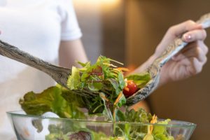 Dieta ipocalorica: 5 errori da evitare, cosa mangiare e menù settimanale