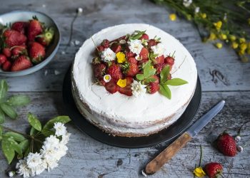 pan di spagna con crema allo yogurt