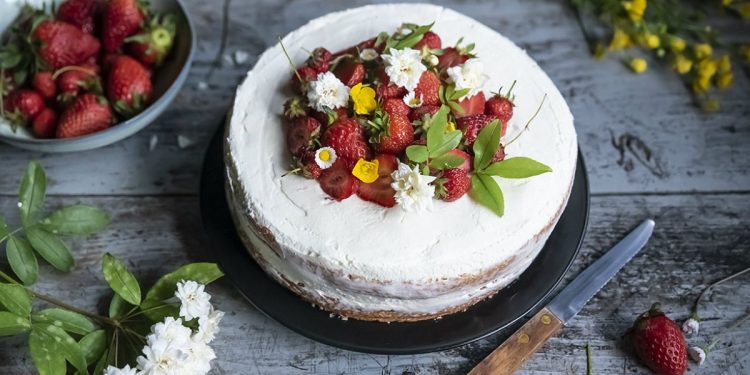 pan di spagna con crema allo yogurt