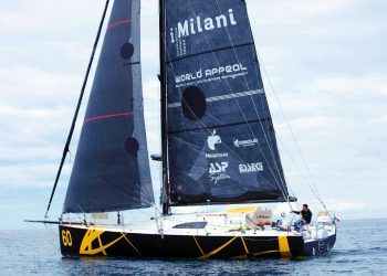 Riccardo Tosetto sulla sua barca a vela