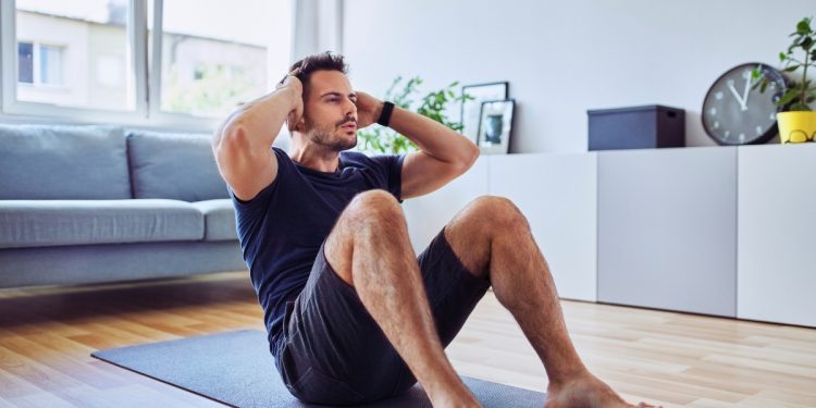 Sit up che cos'è, come fare correttamente l'esercizio, benefici, varianti e controindicazioni