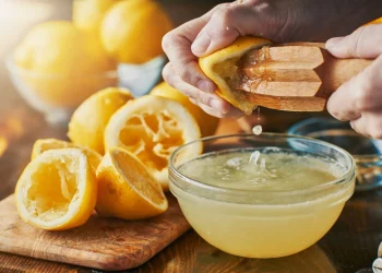acqua e limone al mattina: benefici, come preparare la bevanda, fa dimagrire?