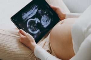 Escherichia coli in gravidanza: sintomi, rischi e pericolosità