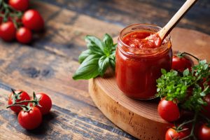 Iscriviti subito alla dieta Melarossa e scarica l'app 11 Pomarola in vasetto con pomodori freschi, basilico e aromi.