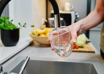 bere troppa acqua fa male?