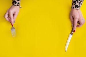 Grelina: che cos’è, dove si trova, differenze con la leptina e come abbassare l’ormone della fame