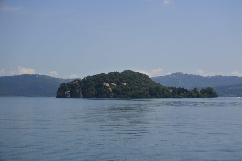 lago di bolsena isola martana 1