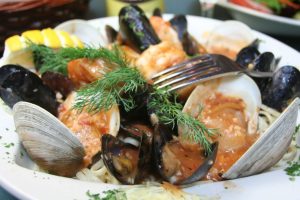 Sauté di cozze e vongole: ricetta facile e veloce al profumo di mare
