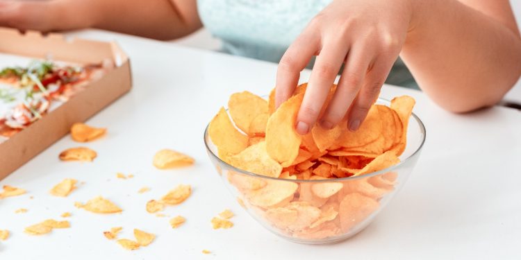 binge eating: che cos'è, cause e sintomi, diagnosi e cure