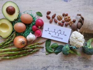 Glutatione: che cos’è, a cosa serve, benefici, alimenti ricchi e i migliori integratori sul mercato