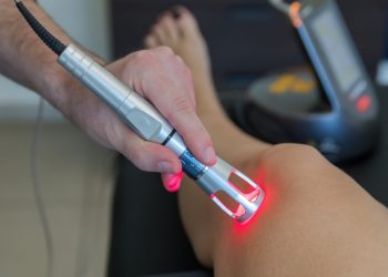 laserterapia: che cos'è, come funziona, a cosa serve, benefici e controindicazioni