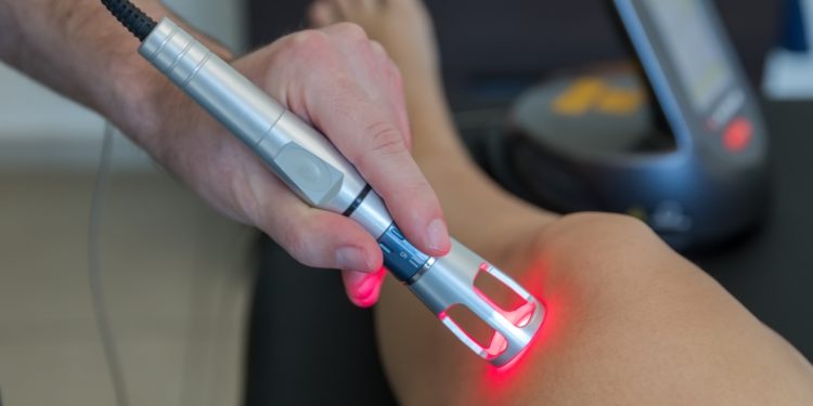 laserterapia: che cos'è, come funziona, a cosa serve, benefici e controindicazioni